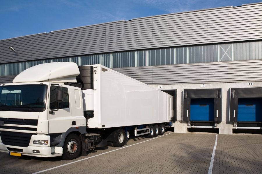 Quai de chargement permettant une logistique efficace notamment grâce au cross-docking