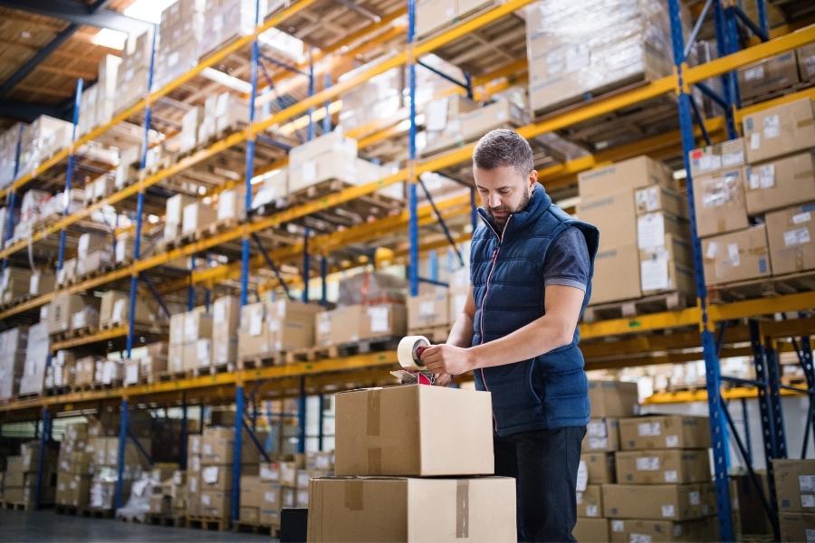 Moins de problèmes de stockage et de frais d'entrepôt avec le transport en lots partiels